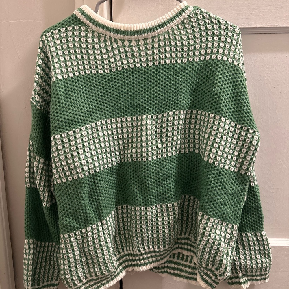 Green and White Patterned Sweater